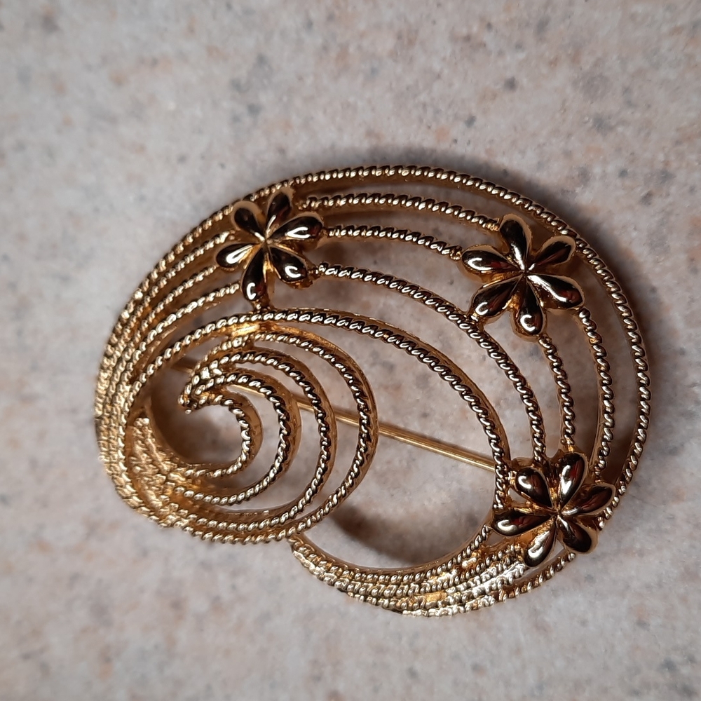 Monet statement brooch - Picture 2 of 3